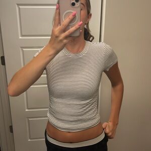H&M BLACK AND WHITE STRIPPED T SHIRT